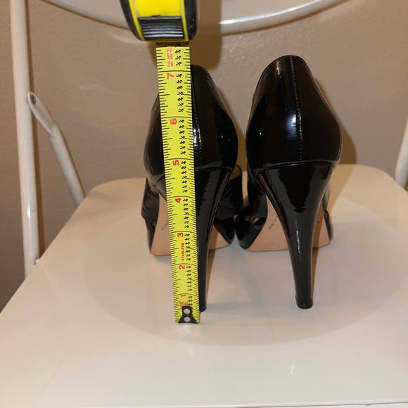 BOUTIQUE 9: Black Bootie (without box) - Picture 7 of 8